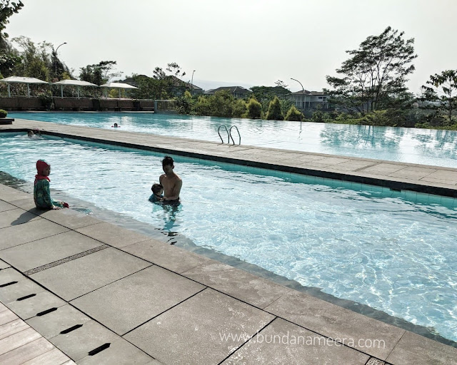 pengalaman-berenang-di-Bumi-Pancasona-kota-Baru-Parahyangan