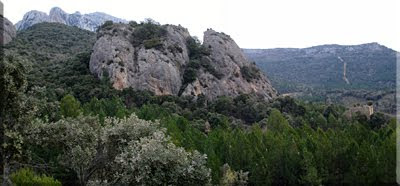 Peñas sobre el poblado de Tabuérniga