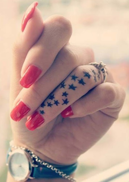 Girly Finger Tattoos‎