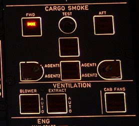 Overhead panel de A320 en modo light test (adaptado)