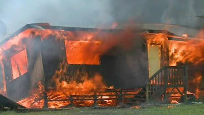 LAVA DESTRUYE CASA EN PAHOA, HAWAII