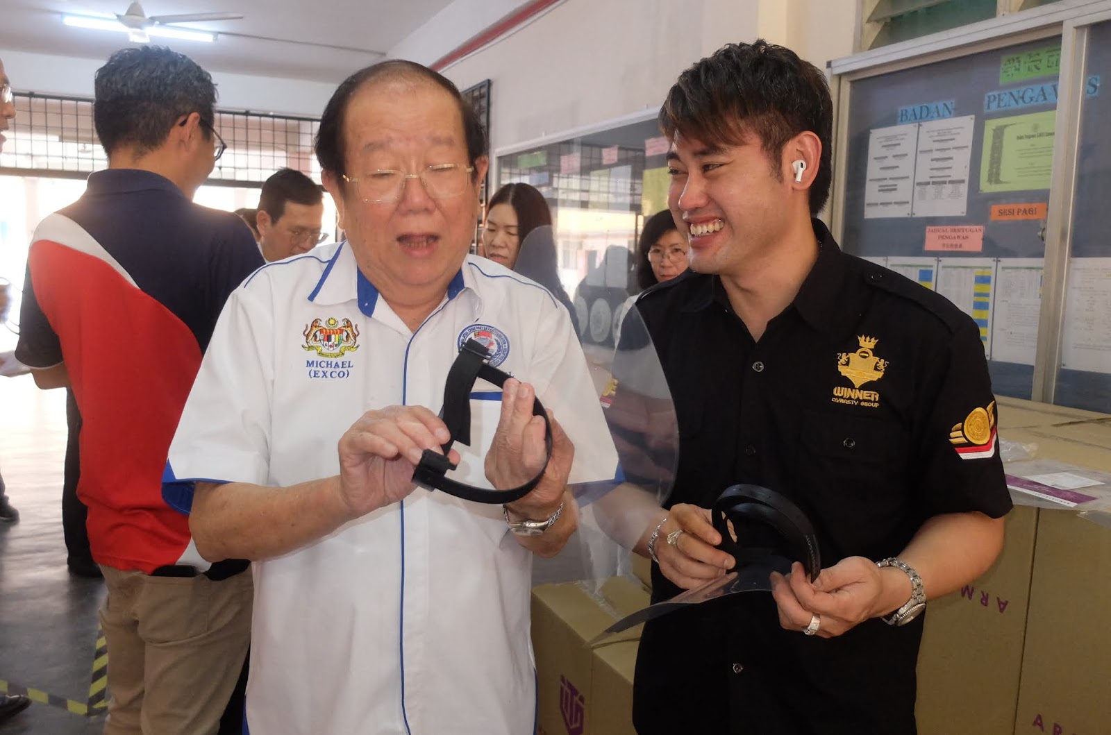 Kee Hua Chee Live!: DATO SRI NICKY LIOW SOON HEE OF WINNER DYNASTY GROUP DONATED 2,800 FACE ...