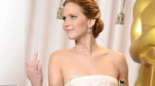 Jennifer Lawrence gives middle finger at Academy Awards