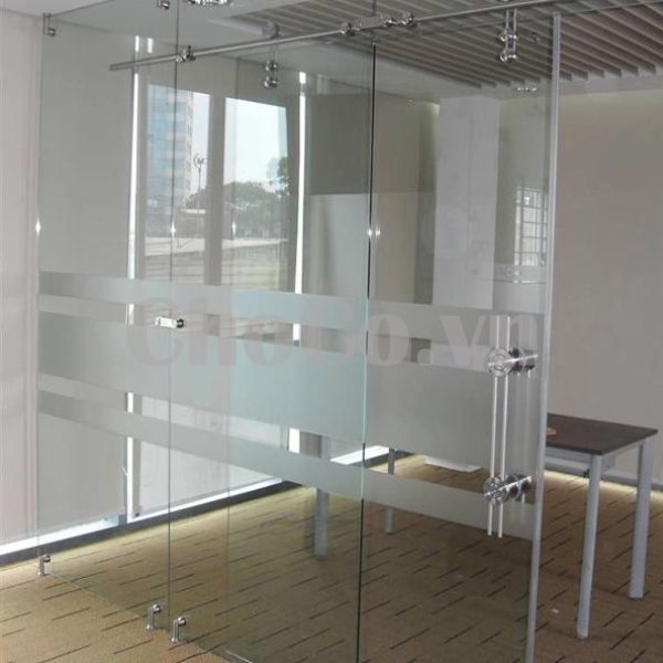 Trong thời đại hiện đại, cửa kính thủy lực đã trở thành một phần không thể thiếu của kiến trúc và thiết kế nội thất.
