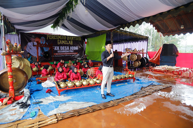 Mas Bupati Arifin serahkan Bantuan Mobil Siaga dan Perangkat Gamelan di Desa Joho