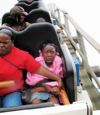 12 foto lucu Gaya dan Wajah Unik Penumpang Roller Coaster