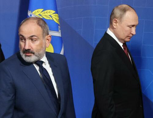 Armenian Prime Minister Nikol Pashinyan seen edging away from Russian President Vladimir Putin in a Nov.