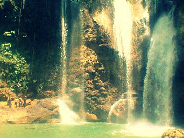 Wisata Alam Air Terjun Ladenring Bone