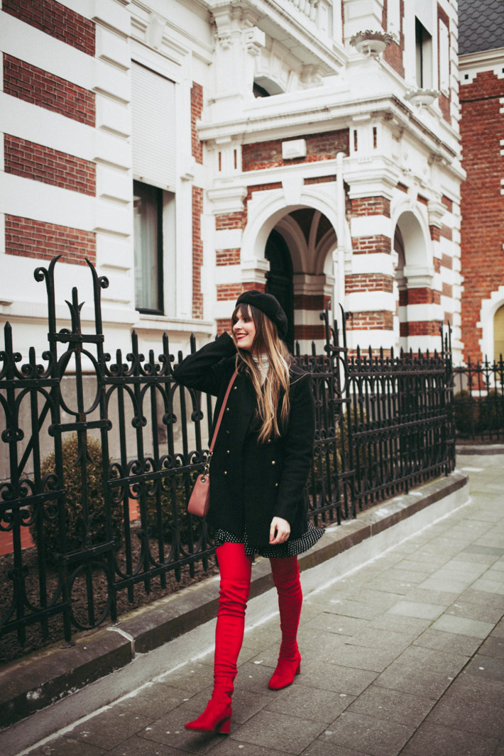 Outfit: red tights and boots - THE STYLING DUTCHMAN.