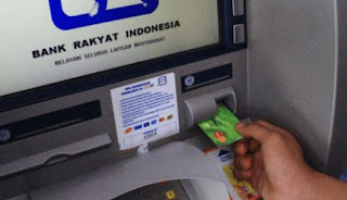 Cara Mengatasi Kartu ATM Tertelan Mesin