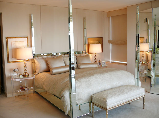 Bedrooms With Mirrored Furniture