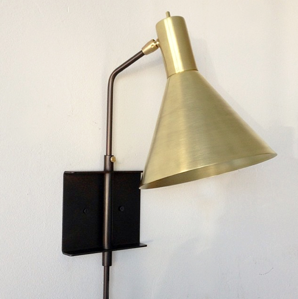 A de T 'Torche' sconce with brass shade