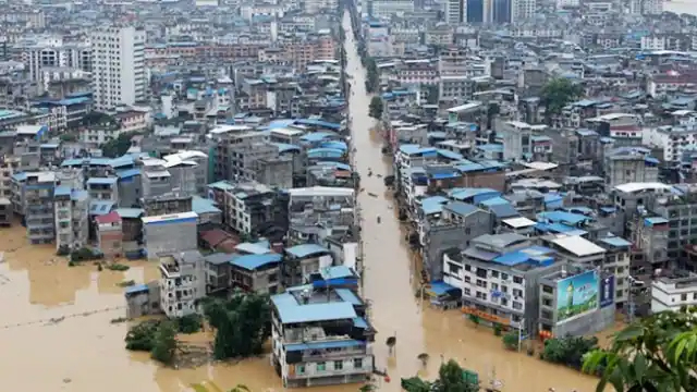 चीन में भारी बारिश ने मचाई तबाही; 15 लोगों की मौत और तीन लापता, यातायात-बिजली सप्लाई बाधित