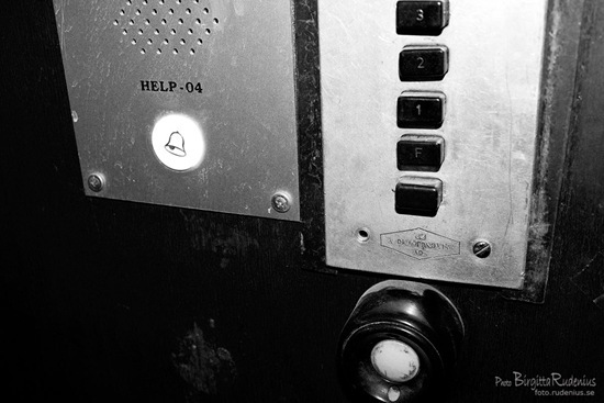 bw_20110824_elevator