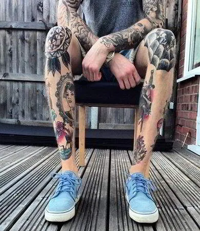 tatuajes estilo neotradicional en las piernas para hombre
