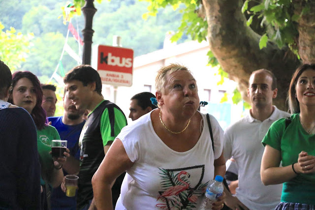 Concurso de lanzamiento de güito de cereza