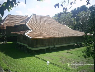 Rumah Adat Tradisional Indonesia ~ Jember Tourism