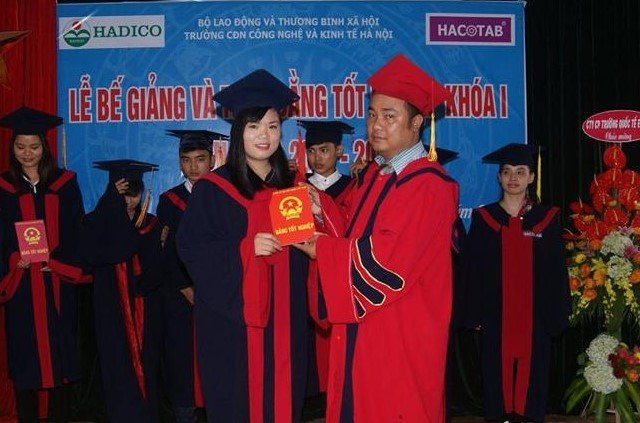 TS Vũ Văn Thoại lúc còn là Hiệu trưởng Trường CĐ Nghề Công nghệ - Kinh tế Hà Nội.