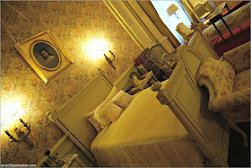 Cama del Dormitorio de la Señora Vanderbilt en la Mansión The Breakers, Newport