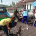 Libatkan Warga, TNI Keruk Drainase Terdampak Banjir