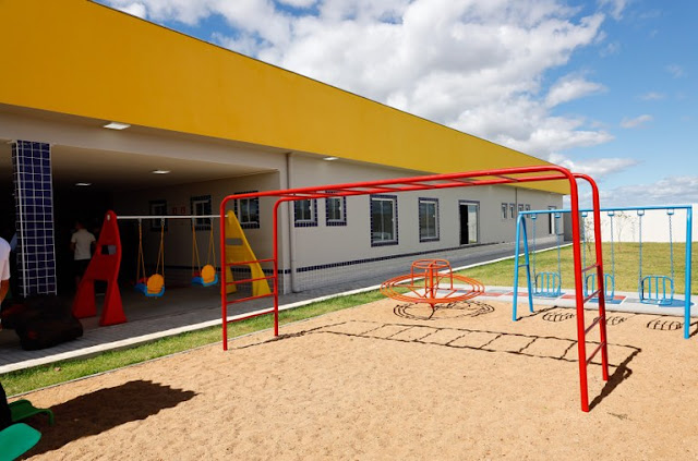 Lucas Ribeiro entrega escola, travessia urbana e visita creche em Uiraúna e Bom Jesus