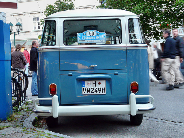 Vw T1 blue 23 window T1 samba Posted by Laurens Tinholt at 2321