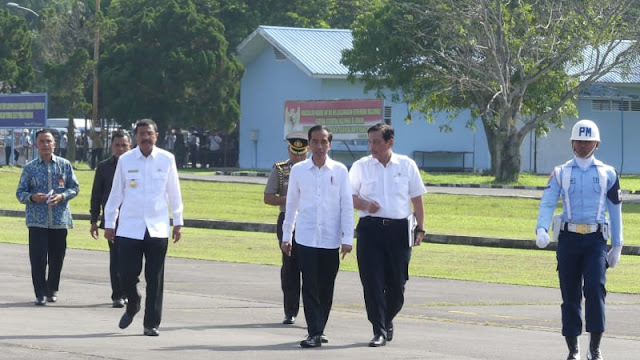 AKHIRNYA JOKOWI RESMIKAN BANDARA INTERNASIONAL SILANGIT