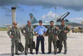 3 Jet Tempur F-16 TNI-AU Uji Kesiapan Runway Bandara Internasional Lombok