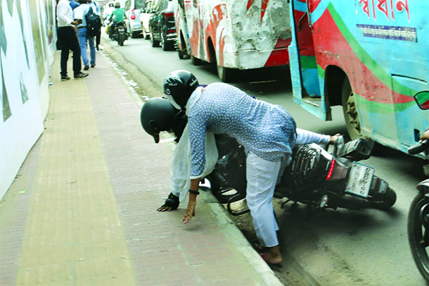 বেপরোয়া মোটরসাইকেল