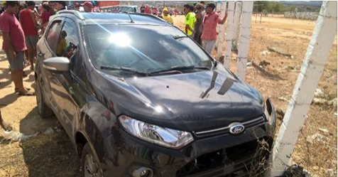 Motorista flagra assalto, persegue assaltantes e os derruba de moto em Dois Riachos 