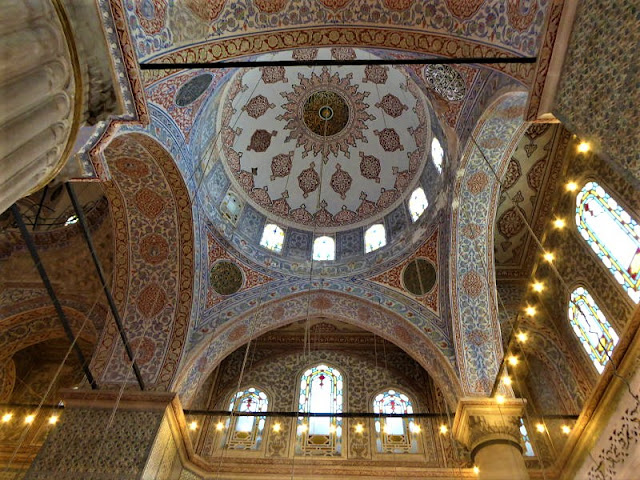 interno moschea blu