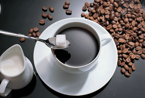 Thuốc lá và cafe là những chất làm cho răng trở nên sỉn màu nhanh hơn