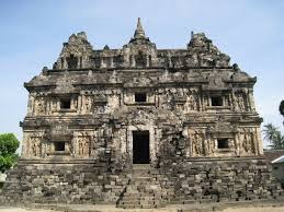  Candi Sari.