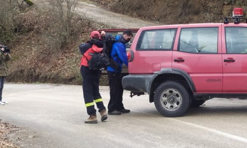 Σε εξέλιξη βρίσκεται επιχείρηση της Πυροσβεστικής Υπηρεσίας και της Αστυνομίας για τον εντοπισμό ηλικιωμένου που αγνοείται από το μεσημέρι της Παρασκευής στα Γιάννινα.