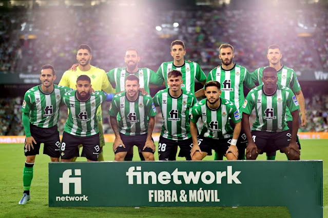 REAL BETIS BALOMPIÉ. Temporada 2022-23. Rui Silva, Borja Iglesias, Edgar, Pezzella, Guido Rodríguez. Juanmi, Fekir, Aitor Ruibal, Rodri, Álex Moreno y William Carvalho. REAL BETIS BALOMPIÉ 3 ELCHE C. F. 0 Lunes 15/08/2022, 21:30 horas. Campeonato de Liga de 1ª División, jornada 1. Sevilla, estadio Benito Villamarín: 50.622 espectadores. GOLES: 1-0: 28’, Borja Iglesias. 2-0: 39’, Juanmi. 3-0: 60’, Juanmi.