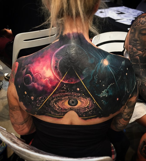 70 tatuagens femininas inspiradas no espaço!