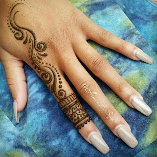 Beautiful Mehndi finger design