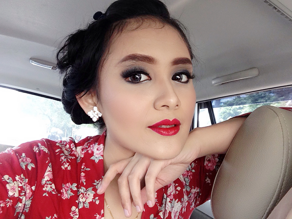 INEZ MAKE UP  Make up  wisuda Fitriyani