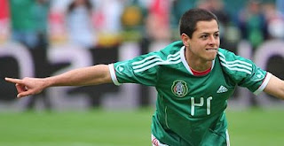 Chicharito mide 1,74 metros.