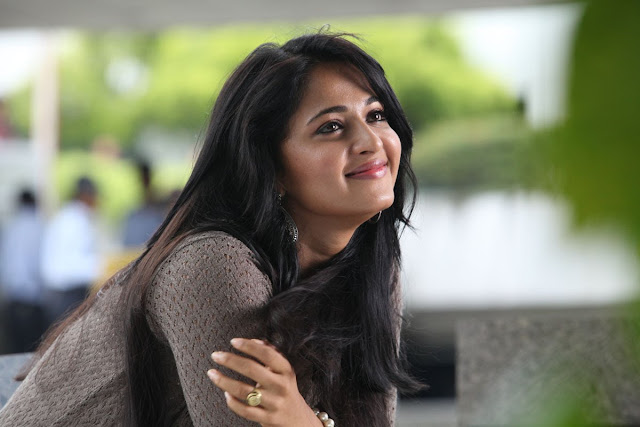 Tamil actress Anushka shetty latest photos 2016