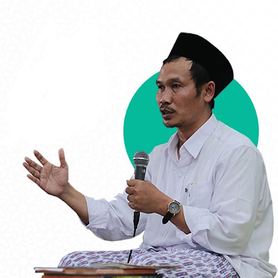 KH. Baha’uddin Nursalim lahir pada tanggal 15 Maret 1977 di Sarang, Rembang, Jawa Tengah. Kyai Muda yang akrab dipanggil Gus Baha ini adalah putra dari seorang ulama’ pakar Qur’an, yaitu KH. Nursalim Al-Hafizh dari Narukan, Kec. Kragan, Kab. Rembang, Jawa Tengah. Pada umur yang terbilang masih sangat belia, Gus Baha’ sukses mengkhatamkan hafalan al-Qur’an beserta Qiro’ahnya bersama lisensi yang ketat dari ayahnya. Gemblengan keilmuan yang ayah beliau terapkan memanglah sesuai dengan apa yang diharapkan, laiaknya karakteristik murid-murid Mbah Arwani Kudus yang menerapkan keketatan di dalam tajwid dan makhorijul huruf terhadap setiap huruf al-Qur’an.