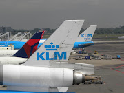 KLM & Delta Airlines. With Engine #2 of this MD11. (dscn )