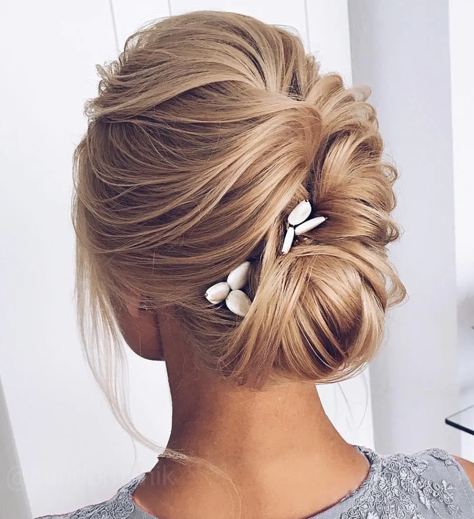 Trendy Updos For Medium-Length Hair You Can Try in 2022, All kinds of women's hair curls