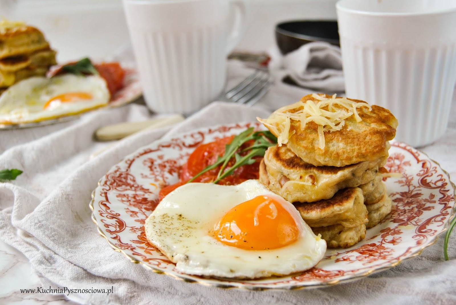 728. Wytrawne pancakes z serem cheddar i szynką