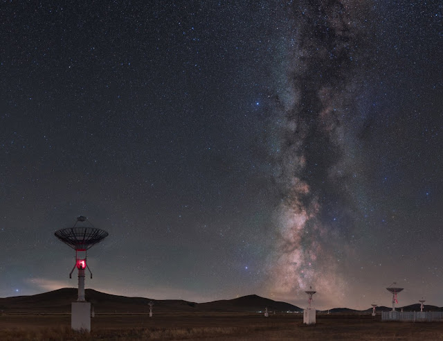 foto-astronomi-terbaik-tahun-2018-panggilan-tirai-galaksi