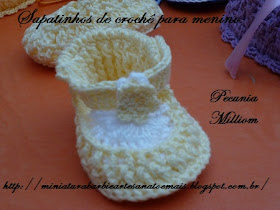 Sapatinhos de crochê executados por Pecunia Milliom
