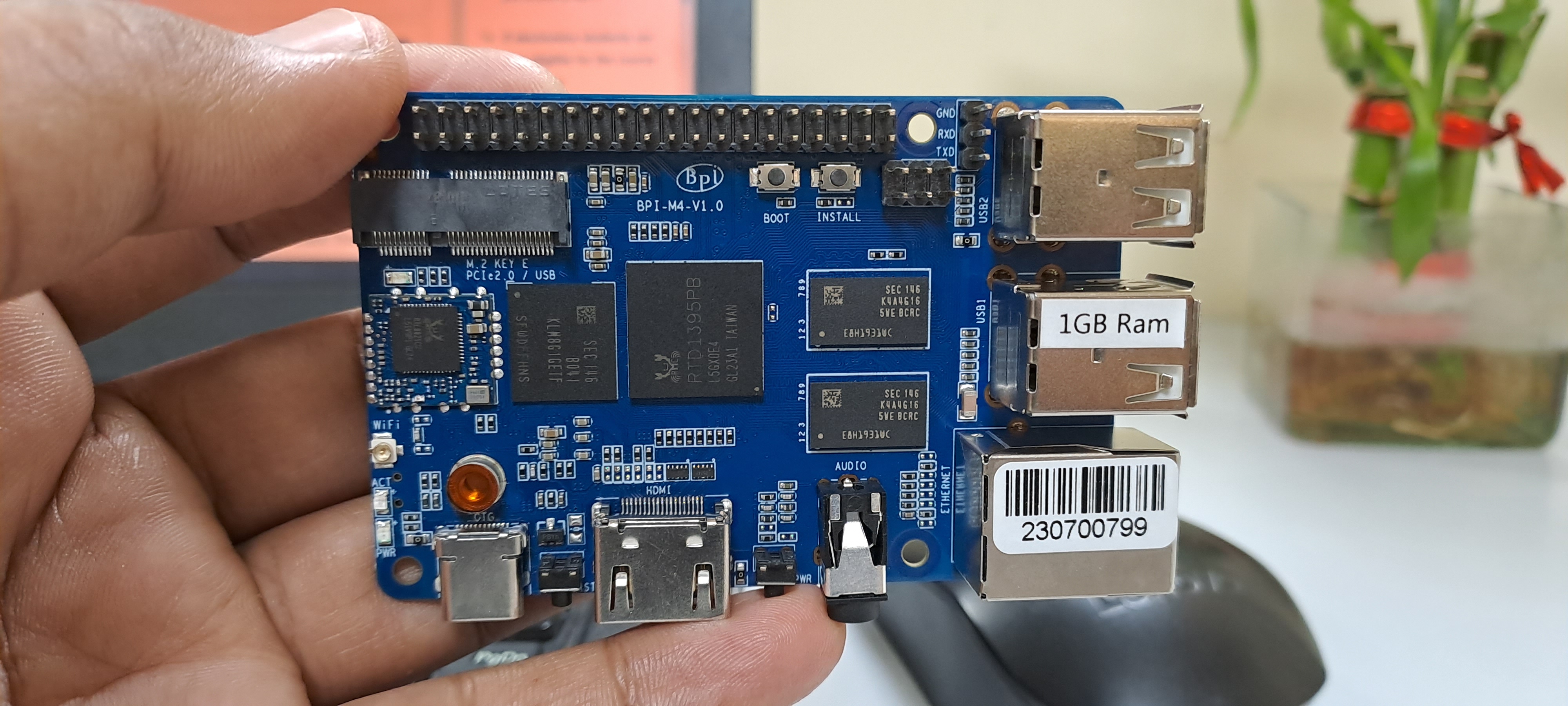 The Banana Pi BPI-M4 looks like a Raspberry Pi Board clone and has built-in eMMC flash and M.2 Socket compatibility.