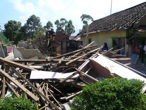  Mimpi Melihat Rumah Roboh 