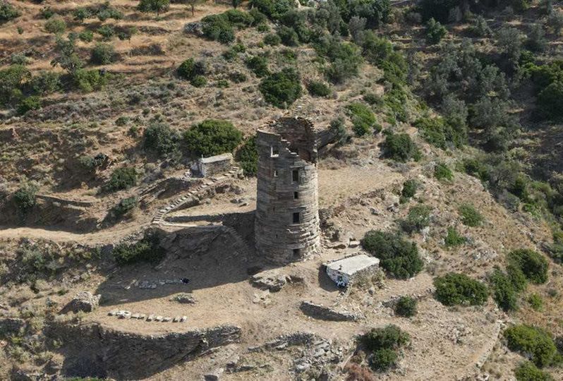 Στερέωση και μερική αποκατάσταση αρχαίου πύργου στον Άγιο Πέτρο Άνδρου