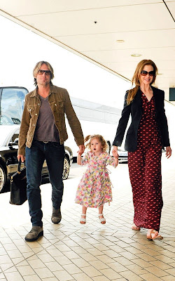 Nicole Kidman, Keith Urban and Sunday at the Airport Pics